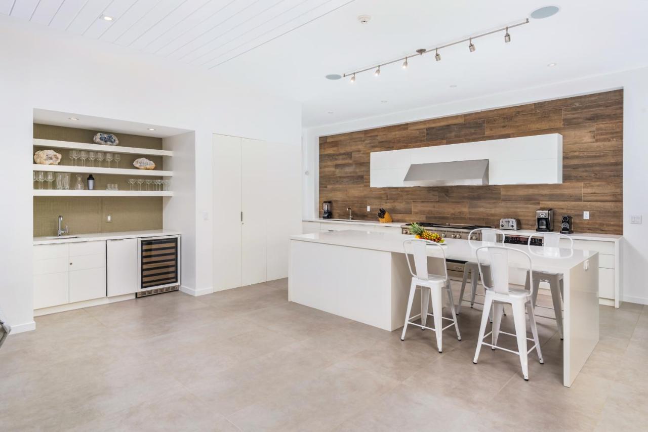 Beach Enclave Grace Bay Exterior photo